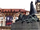 Na různých budovách v Praze se objevuje nyní plakát s podobiznou Milady Horákové. Jedním z těchto míst je i Staroměstské náměstí. Na různých budovách v Praze se objevuje nyní plakát s podobiznou Milady Horákové. Jedním z těchto míst je i Staroměstské náměstí.