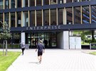 S uvolňováním koronavirových opatření se z části zaplňují opět kancelářské budovy. Lidé musí stále dodržovat hygienická opatření a na místě je dezinfekce. Část lidí stále pracuje z domova. Zasílám snímky z Pankráce. S uvolňováním koronavirových opatření se z části zaplňují opět kancelářské budovy. Lidé musí stále dodržovat hygienická opatření a na místě je dezinfekce. Část lidí stále pracuje z domova. Zasílám snímky z Pankráce.