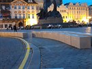 Nové bezpečnostní zábrany na Staroměstském náměstí ze strany Pařížské ulice. Nové bezpečnostní zábrany na Staroměstském náměstí ze strany Pařížské ulice.
