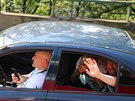 Dnešní jízda historické tramvaje zaujala i posádku automobilu v Chotkově ulici včetně řidiče. Se zájmem si nás fotografovali. Dnešní jízda historické tramvaje zaujala i posádku automobilu v Chotkově ulici včetně řidiče. Se zájmem si nás fotografovali.