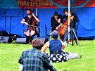 Pouliční festival Praha žije hudbou se od čtvrtka konal v centru města, např. na Malostranské, na Kampě nebo na Staroměstském náměstí. Posluchači házeli muzikantům peníze do klobouku. Festival nabídl desítky vystoupení v ulicích Prahy. Pouliční festival Praha žije hudbou se od čtvrtka konal v centru města, např. na Malostranské, na Kampě nebo na Staroměstském náměstí. Posluchači házeli muzikantům peníze do klobouku. Festival nabídl desítky vystoupení v ulicích Prahy.