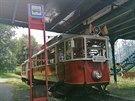 Z důvodu havárie u vjezdové brány do areálu vozovny Střešovice je historická linka 41 od centra odkloněna ze zast. Brusnice přes Vozovna Střešovice (v zast. team 1, 2, 25) - Hlákov - Malovanka - Královka pro vjezd se používá dočasně výjezdová kolej což je Z důvodu havárie u vjezdové brány do areálu vozovny Střešovice je historická linka 41 od centra odkloněna ze zast. Brusnice přes Vozovna Střešovice (v zast. team 1, 2, 25) - Hlákov - Malovanka - Královka pro vjezd se používá dočasně výjezdová kolej což je
