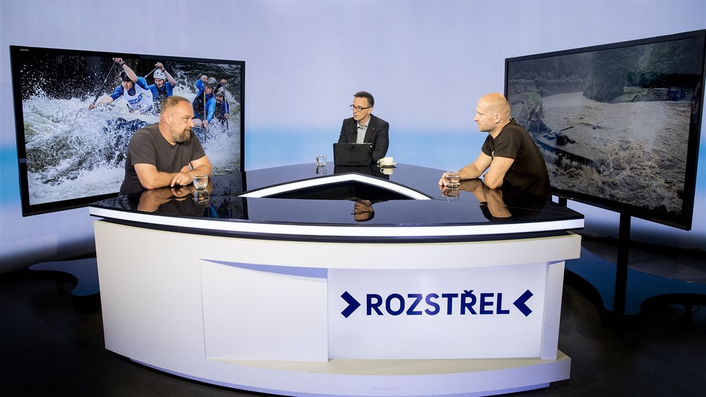 Hosty Rozstřelu jsou Libor Polák, předseda Svazu vodáků ČR a Jiří Irain,... Hosty Rozstřelu jsou Libor Polák, předseda Svazu vodáků ČR a Jiří Irain,...