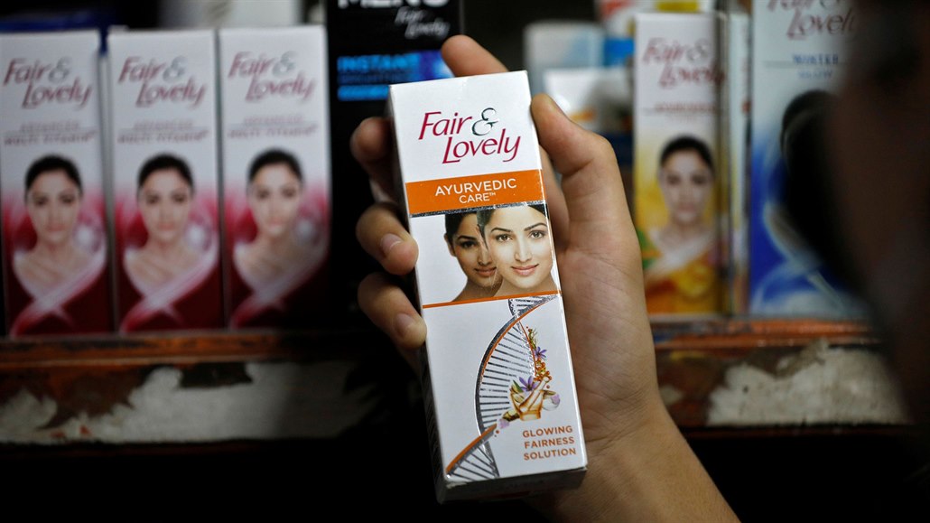 Kontroverzní pleťový krém na Fair & Lovely Kontroverzní pleťový krém na Fair & Lovely
