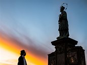 Na Karlově mostě Dominik rád fotil během nouzového stavu.