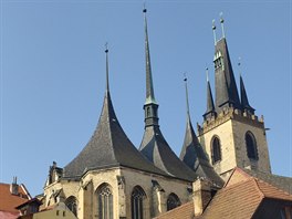 Vstavba lounskho chrmu sv. Mikule zapoala v dubnu 1520. Nov zklady byly...
