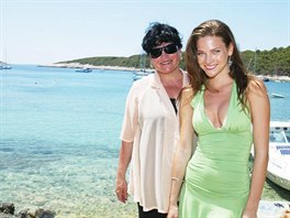 S maminkou v Chorvatsku v roce 2005. Andrea po ní zddila právnické vlohy,...