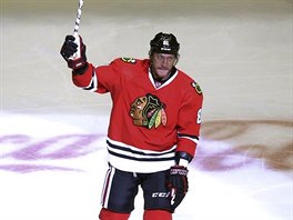 Marin Hossa z Chicaga slav svj 500. gl v NHL.
