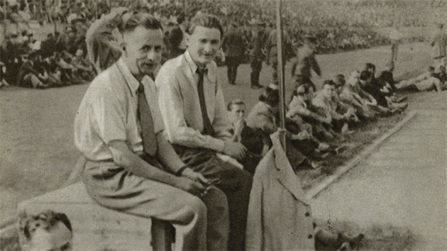 Josef Laufer (vlevo) a tefan Malonka v Bratislav v roce 1945.
