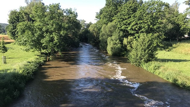 Rozvodnn eka Male v obci Roudn u eskch Budjovic, kdy na n platil prvn povodov stupe. (22. ervna 2020)