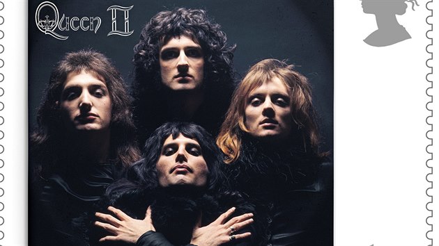 Britsk pota vyd srii 13 znmek zachycujc pebaly nejpopulrnjch alb a fotografie rockov kapely Queen, kter slav 50. vro vzniku. (24.ervna 2020)