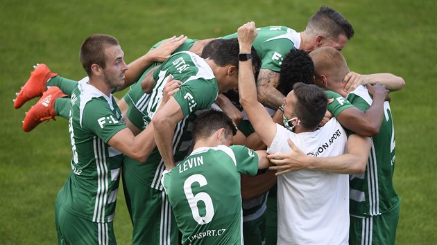 DO FINLE! Fotbalist Bohemians se raduj z vtzstv nad Slovckem, v odvet jej zdolali 2:1 a postoupili do finle nadstavbovho play off o Evropu.