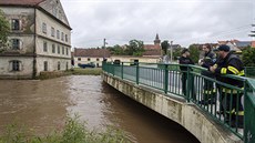 Stav ohrožení začal opět platit ráno na říčce Novohradka v obci Luže na... Stav ohrožení začal opět platit ráno na říčce Novohradka v obci Luže na...