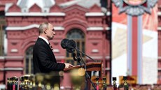 Ruský prezident Vladimir Putin hovoří na odložené vojenské přehlídce na Rudém... Ruský prezident Vladimir Putin hovoří na odložené vojenské přehlídce na Rudém...