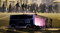 Silvestrovský střet policistů s extrémní levicí v německém Lipsku. (1. ledna... Silvestrovský střet policistů s extrémní levicí v německém Lipsku. (1. ledna...