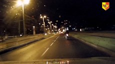 Muž po nehodě s kradenou motorkou běžel do parku Muž po nehodě s kradenou motorkou běžel do parku