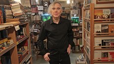 Spisovatel Petr Čichoň sice převážně žije v Brně, ale je ostravským rodákem a... Spisovatel Petr Čichoň sice převážně žije v Brně, ale je ostravským rodákem a...