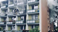 Hasiči ze zakouřeného domu v brněnských Žabovřeskách evakuovali 18 lidí a jednu... Hasiči ze zakouřeného domu v brněnských Žabovřeskách evakuovali 18 lidí a jednu...