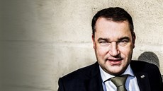 Pro Čechy je nebe nízko, píše ve své knize Mojmír Hampl. Pro Čechy je nebe nízko, píše ve své knize Mojmír Hampl.