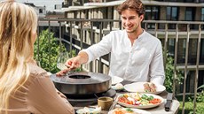 Gril jako designový předmět? Proč ne, vždyť důvodem jeho vzniku bylo přání... Gril jako designový předmět? Proč ne, vždyť důvodem jeho vzniku bylo přání...
