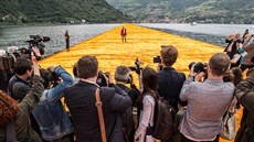 Z filmu Christo: Chůze po vodě Z filmu Christo: Chůze po vodě