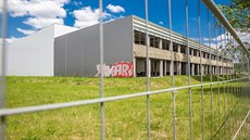 Haly CTP na okraji Hradce Králové stále čekají na dostavbu (15. 6. 2020). Haly CTP na okraji Hradce Králové stále čekají na dostavbu (15. 6. 2020).