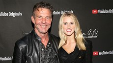 Dennis Quaid a Laura Savoie (Nashville, 10. listopadu 2019) Dennis Quaid a Laura Savoie (Nashville, 10. listopadu 2019)