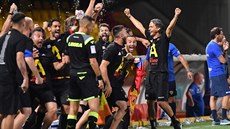 Filippo Inzaghi (vpravo) se raduje se svými svěřenci z postupu do nejvyšší... Filippo Inzaghi (vpravo) se raduje se svými svěřenci z postupu do nejvyšší...