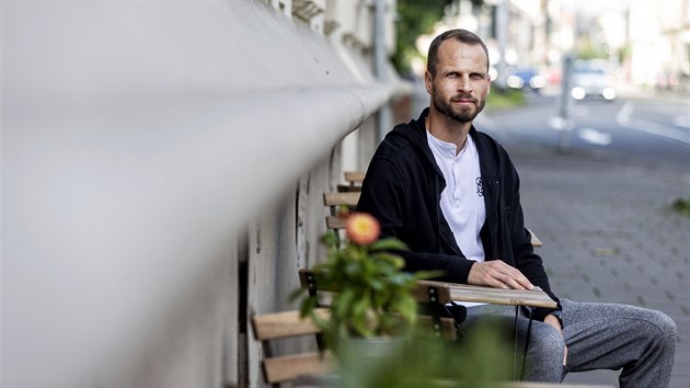 David Rozehnal - bývalý reprezentační fotbalový obránce s bohatou kariérou v... David Rozehnal - bývalý reprezentační fotbalový obránce s bohatou kariérou v...
