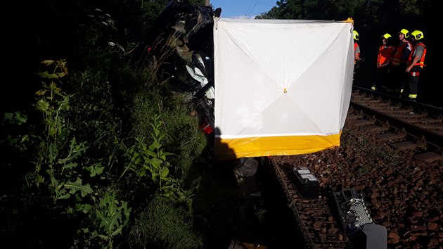 Na železničním přejezdu nedaleko Hluboké nad Vltavou na Českobudějovicku srazil... Na železničním přejezdu nedaleko Hluboké nad Vltavou na Českobudějovicku srazil...