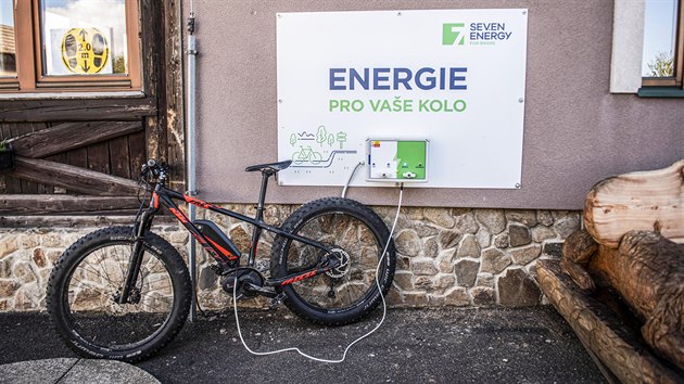 Nabíjecí stanice rozšíří možnosti nejen e-bikerům, ale zároveň pomohou v... Nabíjecí stanice rozšíří možnosti nejen e-bikerům, ale zároveň pomohou v...