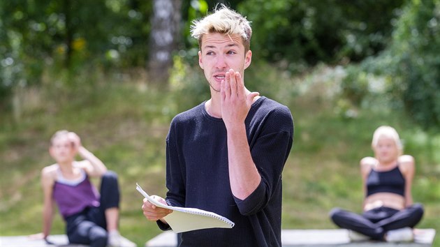 Studenti pražské DAMU zkoušejí na scéně U Ježíška svoji autorskou inscenaci... Studenti pražské DAMU zkoušejí na scéně U Ježíška svoji autorskou inscenaci...