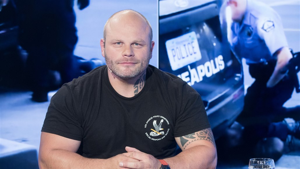 Český policista se zkušeností u americké policie Petr Reif v diskusním pořadu... Český policista se zkušeností u americké policie Petr Reif v diskusním pořadu...