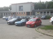 Modré zóny mohly zkrotit parkování v Klánovicích.