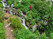 Horští záchranáři zasahovali u zraněného turisty v Labském dole (6. 7. 2020). Horští záchranáři zasahovali u zraněného turisty v Labském dole (6. 7. 2020).
