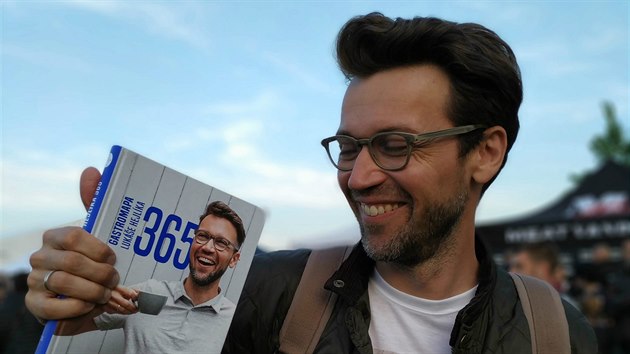 Na festivalu se měl představit i Lukáš Hejlík.