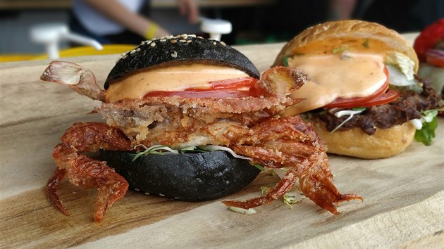 Milovníci dobrého jídla mohli ochutnat i exotické pochoutky. Třeba krabí burger.