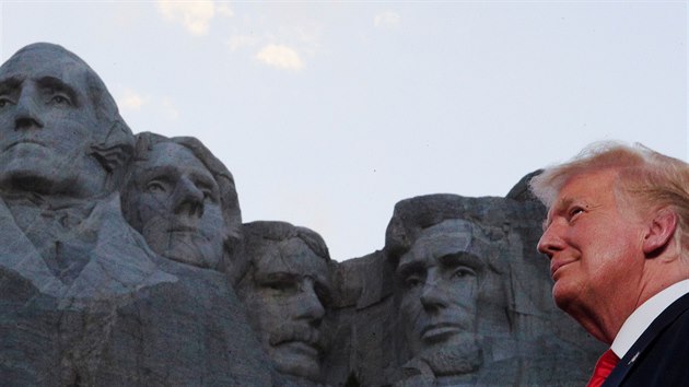 Donald Trump pi projevu pod horou Mount Rushmore (3. ervence 2020).