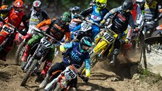 Závod Mistrovství ČR v motokrosu v Kaplici. Start kategorie MX1. V popředí... Závod Mistrovství ČR v motokrosu v Kaplici. Start kategorie MX1. V popředí...