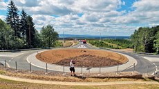 Napojení Podkrušnohorské výsypky v Horních Nivách je hotové. (30. června 2020) Napojení Podkrušnohorské výsypky v Horních Nivách je hotové. (30. června 2020)