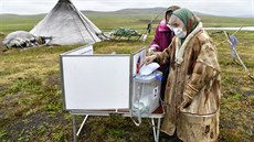 Obyvatelé Něneckého autonomního okruhu hlasují v referendu o ústavních změnách.... Obyvatelé Něneckého autonomního okruhu hlasují v referendu o ústavních změnách....