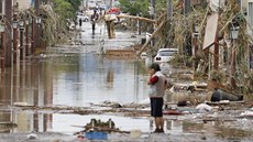 Ulice v japonském městě Hitoyoshi je zaplavená po silném dešti, který... Ulice v japonském městě Hitoyoshi je zaplavená po silném dešti, který...