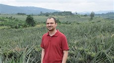 Pavel Juruš, zakladatel startupu Big Terra na ananasovém poli v africké Ghaně Pavel Juruš, zakladatel startupu Big Terra na ananasovém poli v africké Ghaně