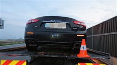 Nehoda na D11. Vůz značky Maserati dostal smyk a skončil ve svodidlech. (8. 7.... Nehoda na D11. Vůz značky Maserati dostal smyk a skončil ve svodidlech. (8. 7....