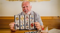 Se svou sbírkou, zahrnující přibližně 30 tisíc karetních listů, je Jiří Novotný... Se svou sbírkou, zahrnující přibližně 30 tisíc karetních listů, je Jiří Novotný...