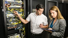 Pokud byste chtěli fotit techniky a techničky při řešení velkého výpadku,... Pokud byste chtěli fotit techniky a techničky při řešení velkého výpadku,...
