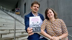 Tomá Kasper a Dana Kasperová napsali knihu Nová kola v meziváleném...
