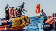 Posádka lodi Ocean Viking pomáhá uprchlíkům na moři (30. 6. 2020) Posádka lodi Ocean Viking pomáhá uprchlíkům na moři (30. 6. 2020)