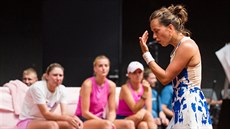 Barbora Strýcová v utkání proti Tereze Martincové na turnaji družstev Tipsport... Barbora Strýcová v utkání proti Tereze Martincové na turnaji družstev Tipsport...