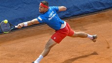 Jiří Veselý v zápase daviscupových týmů v česko-slovenském Poháru přátelství. Jiří Veselý v zápase daviscupových týmů v česko-slovenském Poháru přátelství.